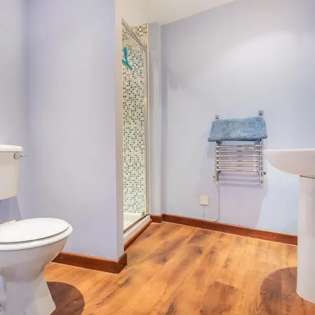 Holiday home 2 Bed In Sz175 *